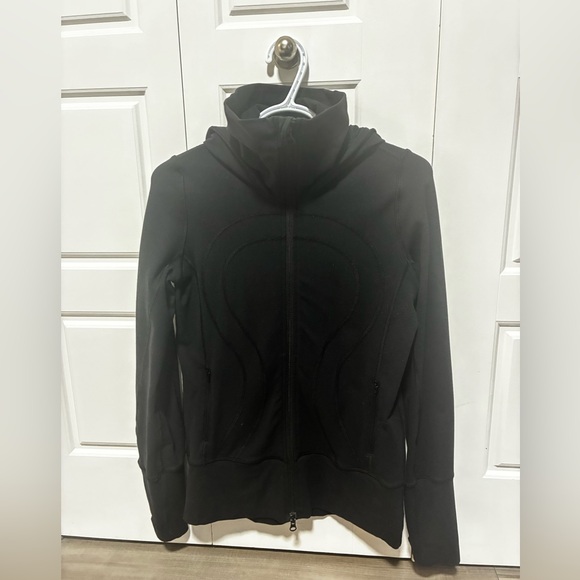 lululemon athletica Tops - Lululemon high collar hoodie